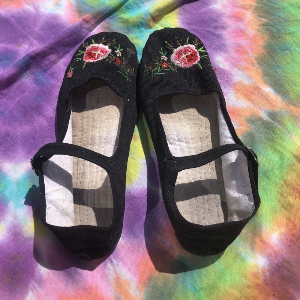 Embroidered Floral Ballet Flats